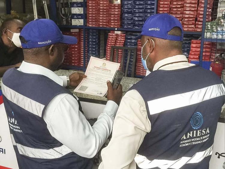 ALERTA A POPULAÇÃO: INSPECTORES INVESTIGAM SUMO DE MARCA POPULAR