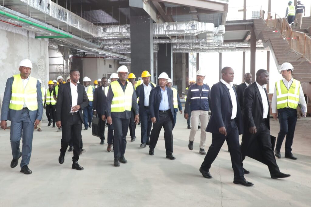 PRESIDENTE JOÃO LOURENÇO CONSTATA OBRAS DO CENTRO DE CONVENÇÕES DA BAÍA