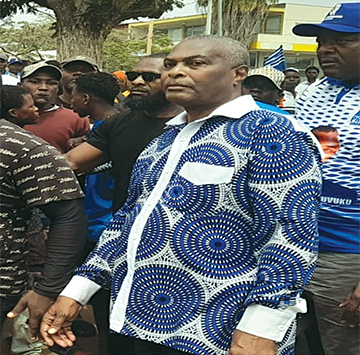 LÍDER DO PRA-JA SERVIR ANGOLA ABEL CHIVUKUVUKU AUSCULTA ZUNGUEIRAS
