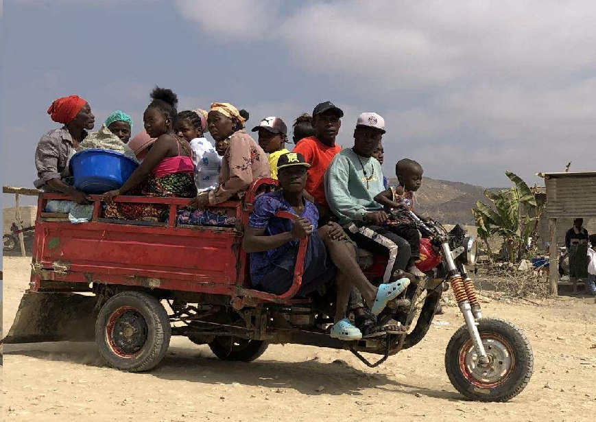 TÁXI POR KUPAPATA “O AJUDA POVO” DE BENGUELA