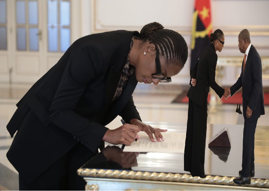 “QUE NÃO HAJA UMA ÚNICA CRIANÇA SEM ACESSO À ESCOLA” ORIENTOU JOÃO LOURENÇO A NOVA MINISTRA DA EDUCAÇÃO