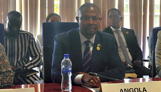 DEFENDIDA FIRMEZA PERANTE MUDANÇAS INCONSTITUCIONAIS