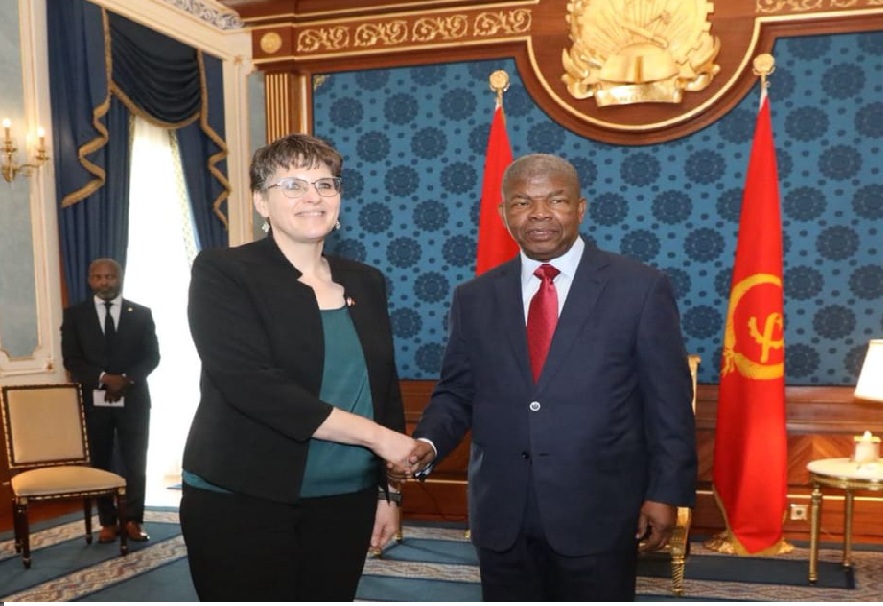 CHEFE DE ESTADO RECEBE ENCARREGADA DE NEGÓCIOS DOS ESTADOS UNIDOS DA AMERICA EM ANGOLA