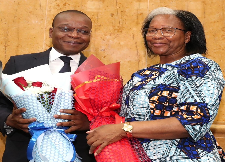 ASSEMBLEIA NACIONAL ASSINALA DIA DA MULHER E DO PAI