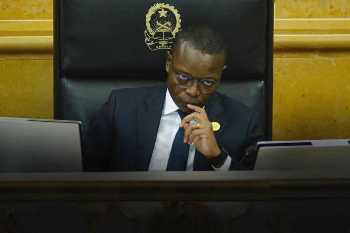 ADÃO DE ALMEIDA SUSPENDE SESSÃO APÓS DEPUTADO DO MPLA FALAR EM “EXTERMINAR A UNITA”