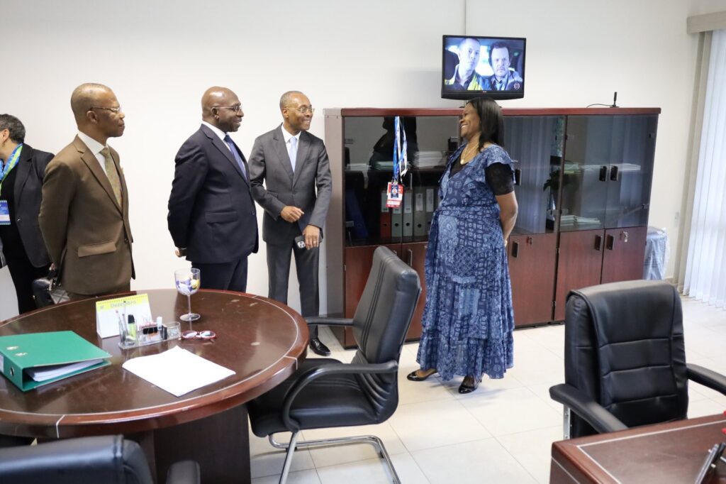 TÉTE ANTÓNIO VISITA CONSULADO GERAL DE ANGOLA NO RIO DE JANEIRO