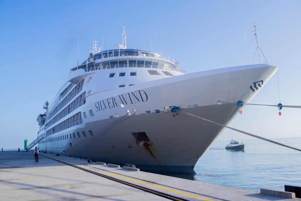 DOIS NAVIOS DE CRUZEIRO ATRACAM EM SIMULTÂNEO NO PORTO DE LUANDA