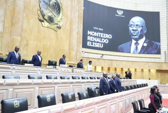 PARLAMENTO HOMENAGEIA VÍTIMAS DAS CHEIAS E DEPUTADOS FALECIDOS