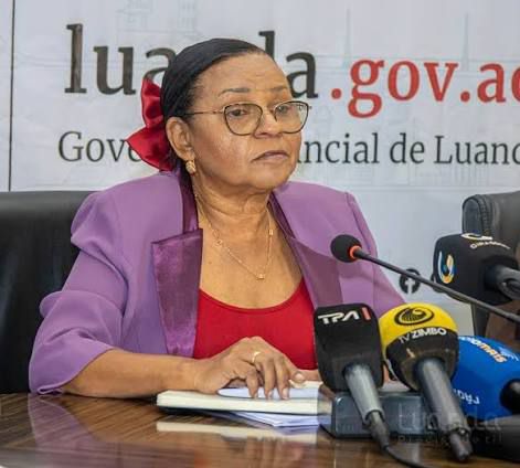 PHILOMONE MARIE BRITO CARLOS DIRECTORA PROVINCIAL DA EDUCAÇÃO DE LUANDA EXPULSA POR INCOMPETENCIA E ESQUEMA DE ESCOLAS ILEGAIS