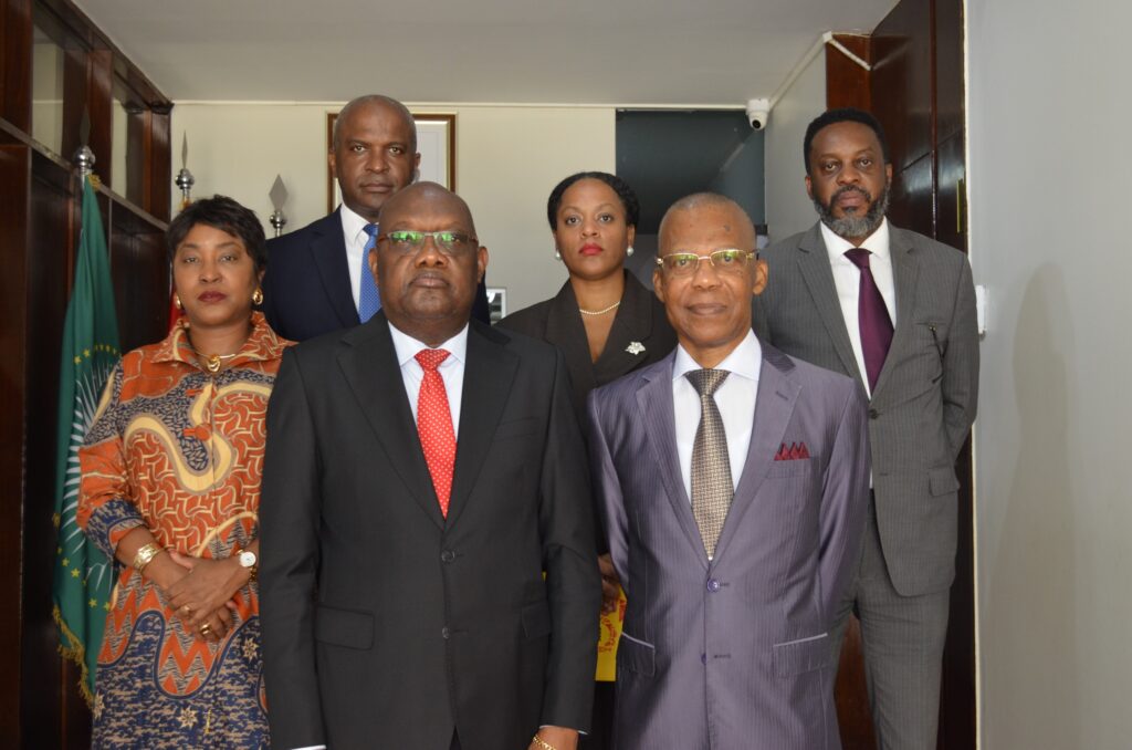 PRESIDENTE DO TRIBUNAL SUPREMO RECEBIDO NA EMBAIXADA DE ANGOLA NO BRASIL