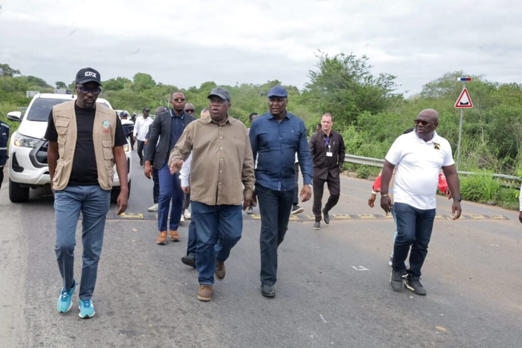 MINISTRO CARLOS DOS SANTOS DAS OBRAS PÚBLICAS NO ZAIRE PARA VISITA DE TRABALHO DE 48 HORAS
