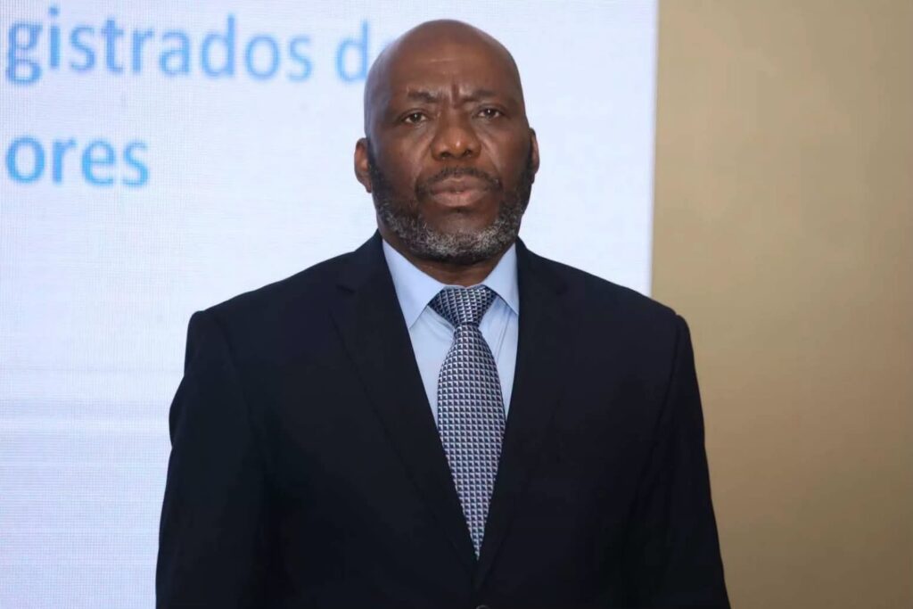 MULHER APRESENTA QUEIXA CONTRA JOEL LEONARDO, POR FUGA A PATERNIDADE